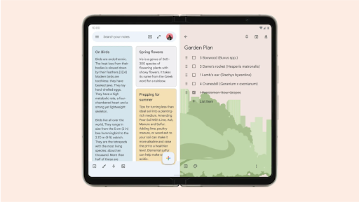 La pantalla de una tablet muestra notas y listas de tareas en Google Keep.