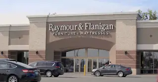 Улаз у Raymour & Flanigan продавницу.