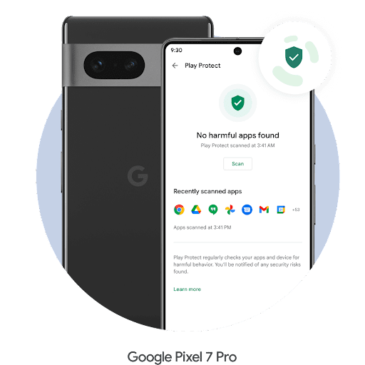 A tela de um smartphone Pixel 7 Pro com o Google Play Protect aberto. O logotipo do Google Play Protect aparece no canto superior direito. Um escudo verde com uma marca de sele��o � iluminado e mostra a mensagem "Nenhum app nocivo encontrado", alertando o usu�rio de que o smartphone est� protegido. Ao lado dele est� a parte de tr�s do Pixel 7 Pro.