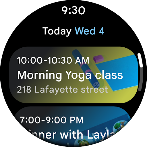 Wear OS 版 Google 日曆應用程式的主畫面，顯示時間、日期和近期活動。每項活動都包含開始和結束時間、活動標題，以及活動地點等詳細資訊。