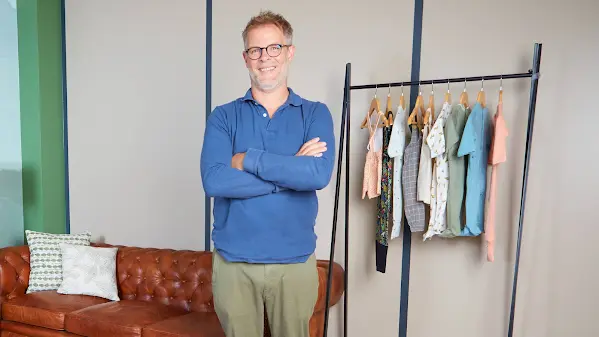 le fondateur Gilles Bellefontaine pose dans son bureau