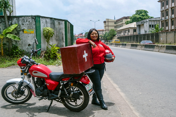 Una mujer salva vidas con motocicletas, bancos de sangre y Google�Maps