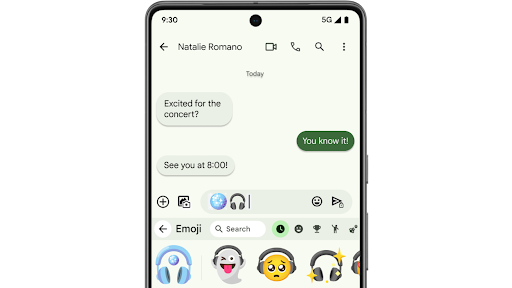 O Emoji Mix sendo usado em um smartphone Android para criar e compartilhar o emoji do globo espelhado de discoteca misturado com o emoji de fones de ouvido.