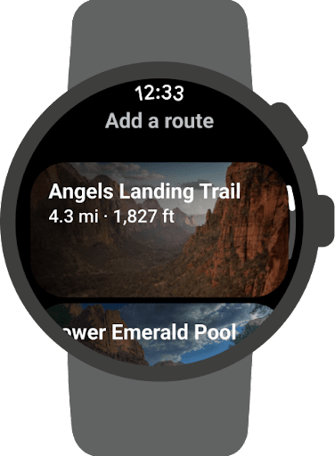 O app AllTrails para Wear OS mostra a op��o de adicionar uma nova rota ou selecionar uma atual. Os nomes, dist�ncias em milhas e em p�s das rotas s�o mostrados sobre imagens est�ticas do caminho.