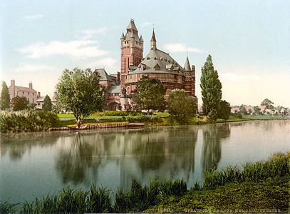 Shakespeare Memorial Theatre on Royal Shakespeare Theatre, by the Detroit Publishing Company (restoration by Adam Cuerden)