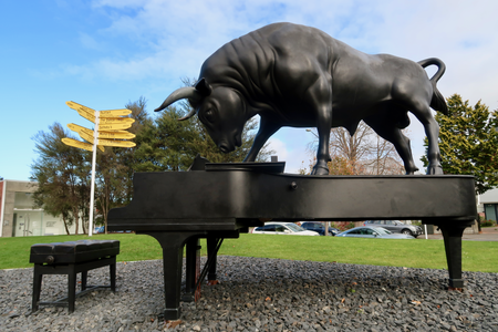 Michael Parekōwhai's 2011 sculpture "Chapman's Homer"