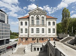 The 17th-century Ostrogski Castle houses the Chopin Museum.