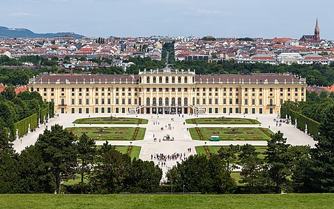 Sch�nbrunn Palace, by Der Wolf im Wald