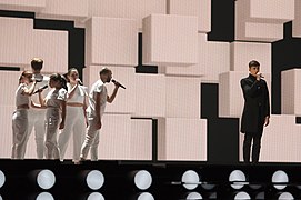 Lo�c Nottet performing "Rhythm Inside" in Vienna (2015)