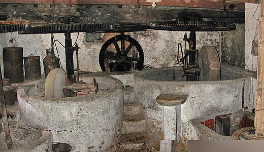 Ancient communal mills (Lambert mills) for oil, fulling, wheat, on the Siagnole, Mons (Var)