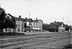 Gamla j�rnv�gsstationen (till h�ger) och j�rnv�gshotellet (till v�nster), 1910-tal