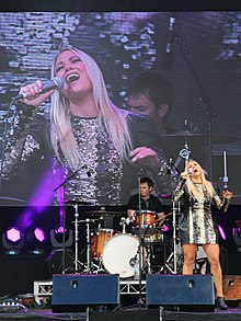 Hayley Jensen performing at the Broadbeach Country Music Festival 2017