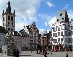 Hauptmarkt i centrum av Trier.