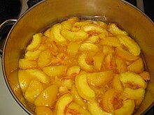 Delicious pickled peaches, the way to eat peaches all year.