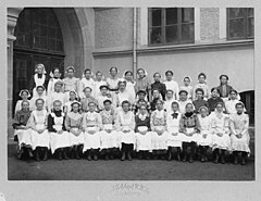 School_kitchen_pupils_Jönköping.jpg