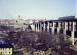 Skanstullsbron 1953 med en äldre tunnelbanevagn