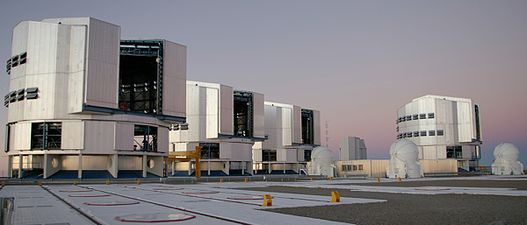 Paranal platform with the VLTs, the ATs and VST