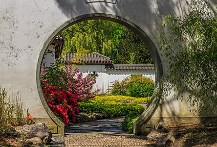 Moon gate, by Famberhorst