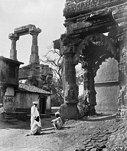 Ruins of Rudra Mahalaya Temple, by Bourne & Shepherd (restored by Yann)