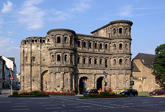 Svarta porten (Porta Nigra)