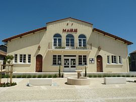 The town hall in Parcoul