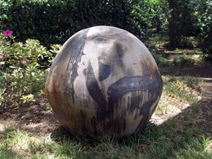 Moon, stoneware, Toshiko Takaezu (1980s), Honolulu Museum of Art