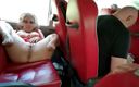 Bunny Production: Un autobuz care se expune și se masturbează