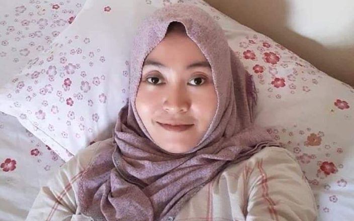 Jilbab69: 邀请我的头巾妻子快乐地做爱