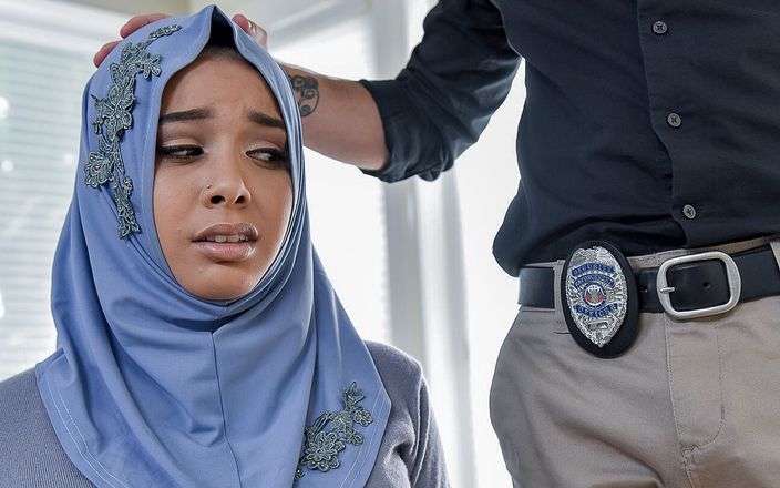 Team Skeet: Kurviges sch�tzchen Aaliyah Hadid im hijab bekommt anal vom agenten