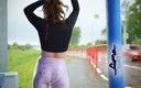 ITEASEYOU: Iteaseyou 10- tante seksi dengan legging lagi asik jalan-jalan sambil menggoda...