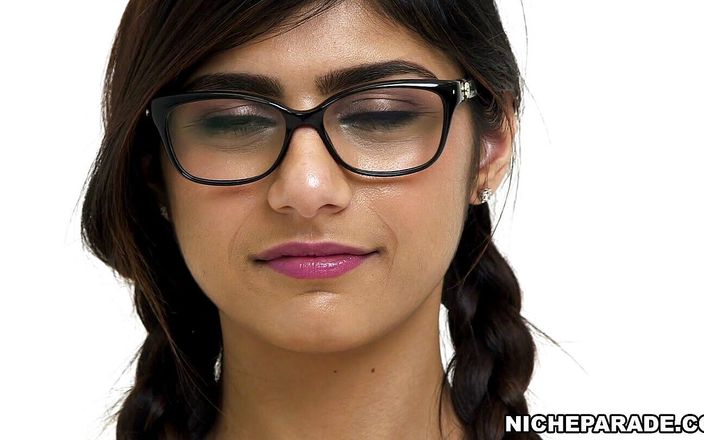 Nicheparade: Mia Khalifa experiencia �ntima y sensual