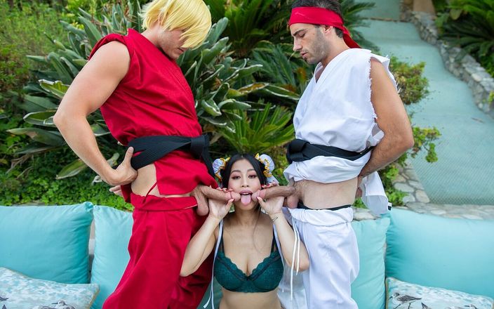 Cosplayground: Street Fighter XXX