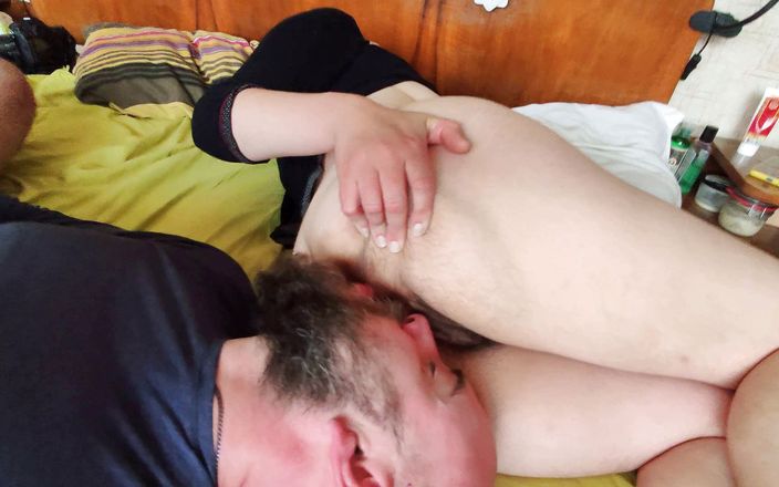 Hairy Homemade Amateur Orgasms: Mężulek błaga mnie, abym oczyścił tyłek, a on jest bardzo...