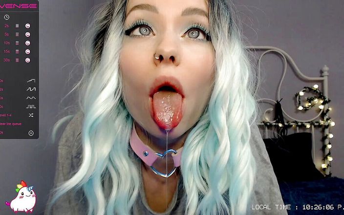 Dirty slut 666: Великолепное и очень развратное шоу Ahegao от симпатичной девушки перед вебкамерой