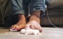 Simp to my ebony feet: Piedi di marshmallow