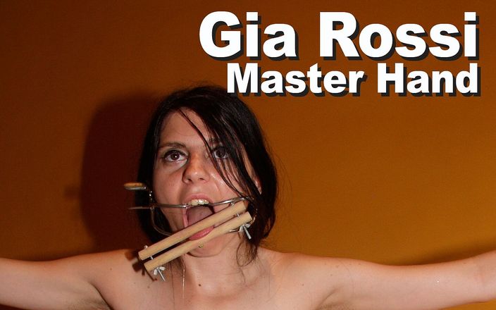 Picticon bondage and fetish: Gia Rossi &amp;Master Hand BDSM munkavle fastkl�md kissa vispad