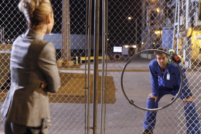 Geoff Stults and Kelly Carlson in The Finder (2012)