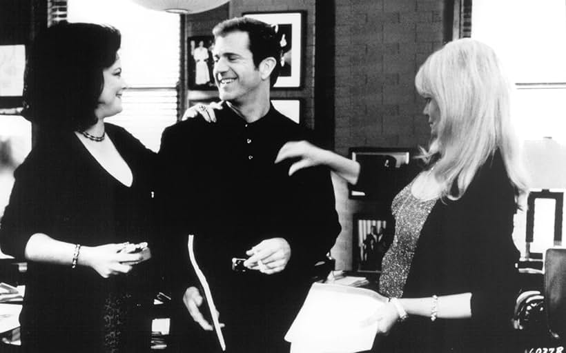 Mel Gibson, Delta Burke, and Valerie Perrine in What Women Want (2000)