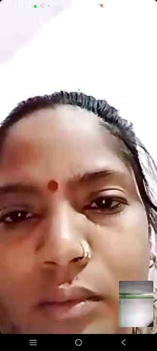 Bhabhi showing video call