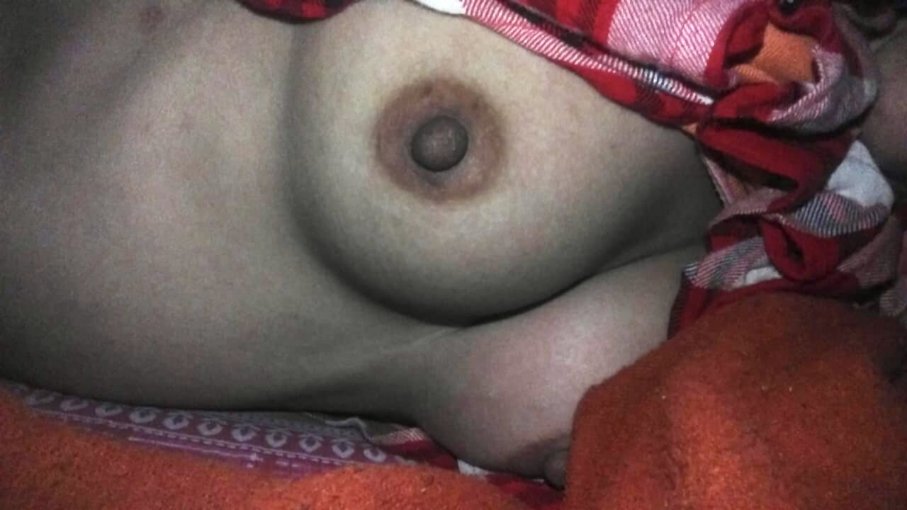 Hot Bhabhi Plays With Her Pussy And Show Tight Boobs