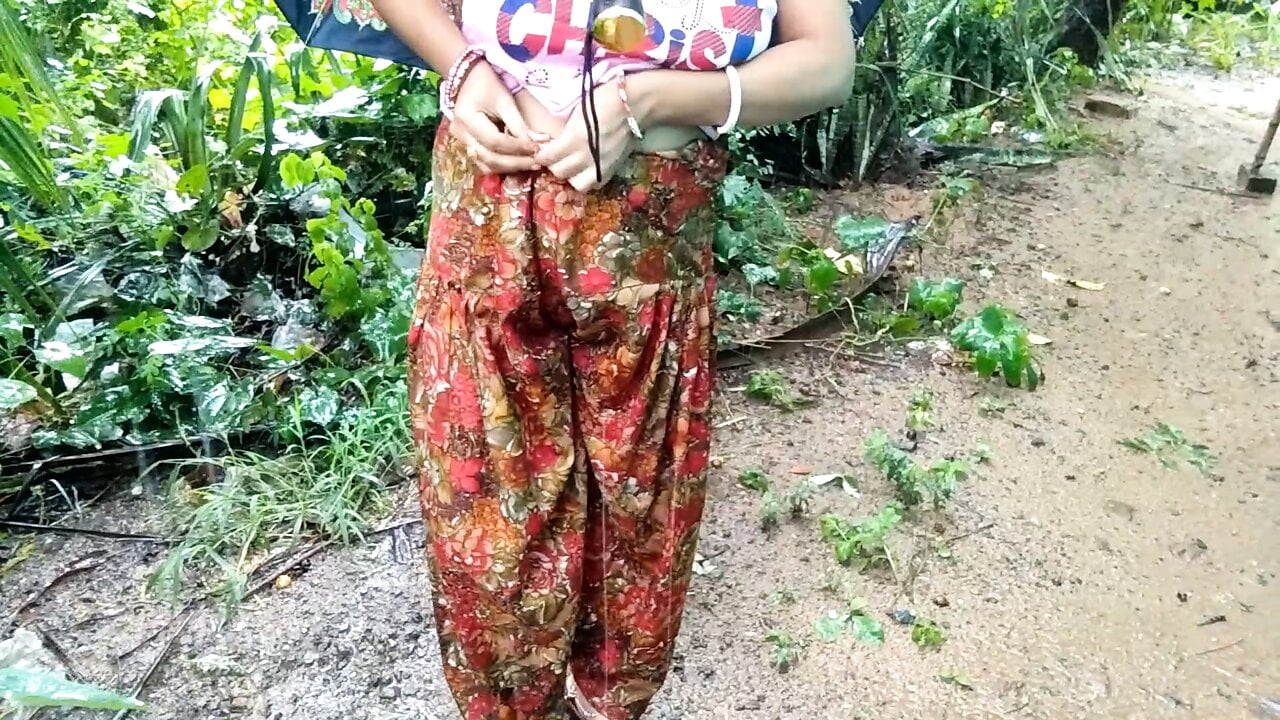 Desi Indian Bhabhi Outdoor Public Pissing Video Compilation