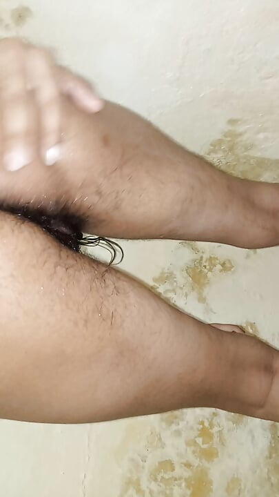 Bhabi toilet m pissing krty hauy