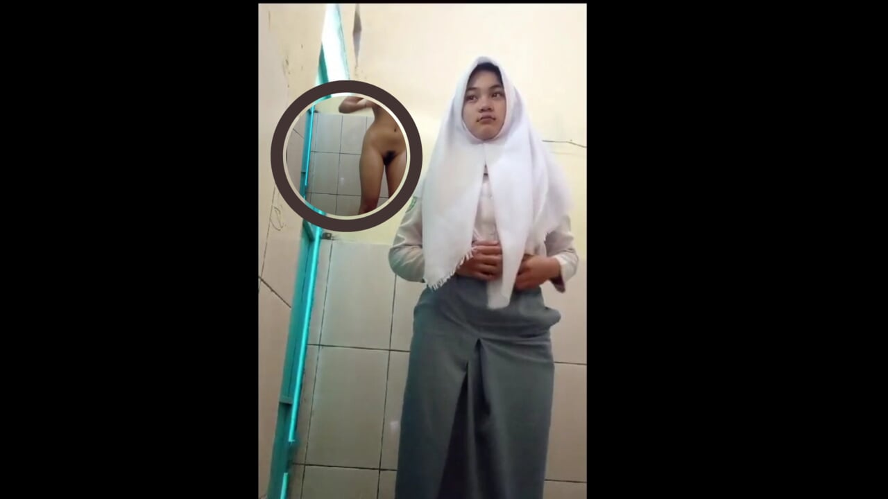 Indonesian teenager desperate to get naked at school