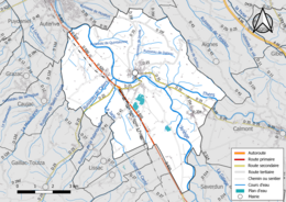 Carte en couleur présentant le réseau hydrographique de la commune