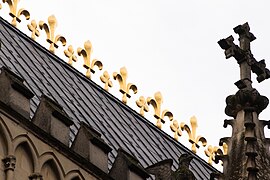 Fleur de Lys sur la toiture de la cathédrale.