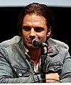 Sebastian Stan interpreta T.J. Hammond