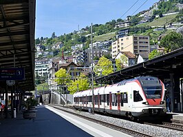 Regionale trein van de SBB op station Montreux in Vaud