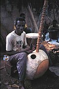 Kora, instrumento musical de cuerdas tradicional en �frica Occidental (por ejemplo en Gambia) hecho con una calabaza grande de Lagenaria siceraria.