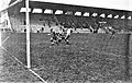 Match de football au stade Jean-Bouin en 1932, juste � c�t� du Parc des Princes.