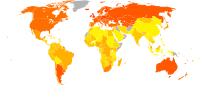 (levo) zemljevid sveta, kjer barva države odraža porabo energije v hrani njenih prebivalcev v 1961. Severna Amerika, Evropa in Avstralija imajo relativno visok vnos, Afrika in Azija pa porabita veliko manj. (Desno) zemljevid sveta, kjer barva države odraža porabo energije v hrani njenih prebivalcev v 2001–2003. Poraba v Severni Ameriki, Evropi in Avstraliji se je glede na prejšnje ravni v letu 1971 povečala. Poraba hrane se je znatno povečala tudi v številnih delih Azije. Poraba hrane pa v Afriki ostaja nizka